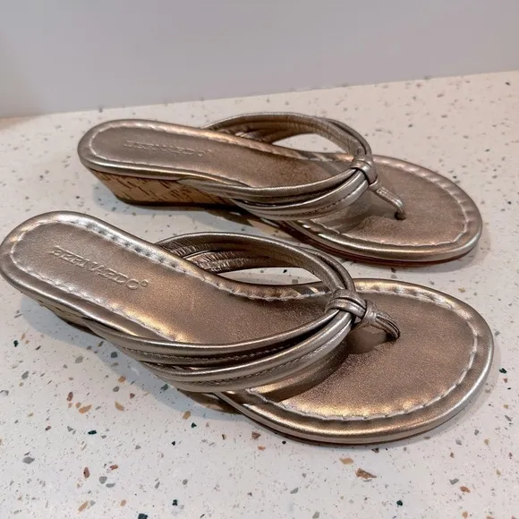 BERNARDO‎ Miami Leather Platinum Metallic Tong Cork Wedge Sandals
