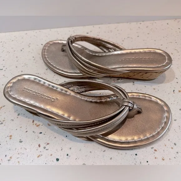 BERNARDO‎ Miami Leather Platinum Metallic Tong Cork Wedge Sandals