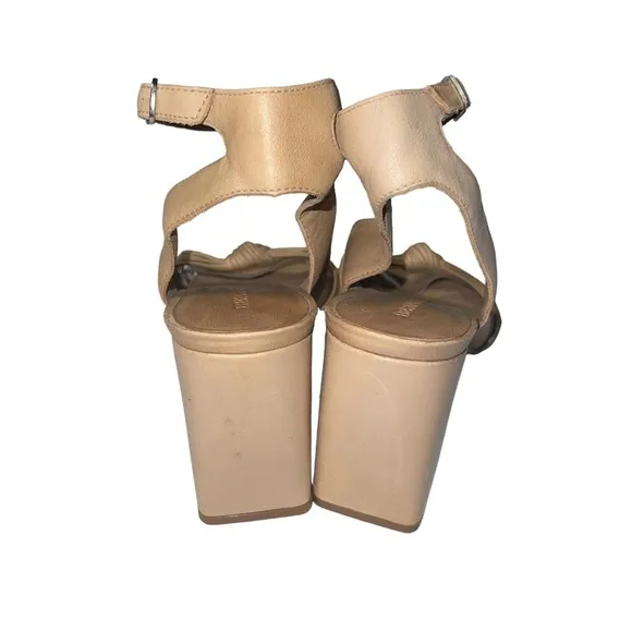 Bernardo Nadia Ankle Strap Chunkytan Heel Sandals  NWOT size 8.5