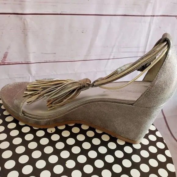 Bernardo Wedge Leather Tassel Open Toe Sandals Size 7.5 M