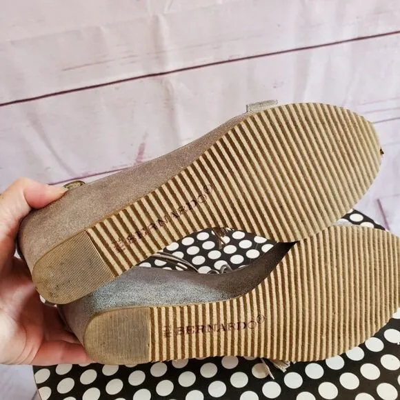 Bernardo Wedge Leather Tassel Open Toe Sandals Size 7.5 M
