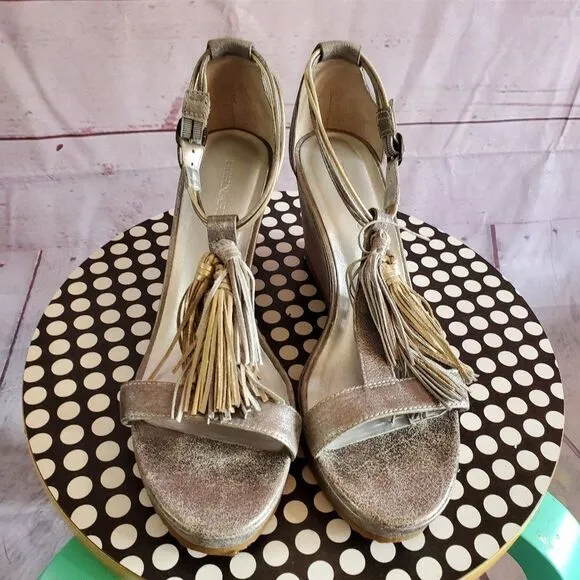 Bernardo Wedge Leather Tassel Open Toe Sandals Size 7.5 M