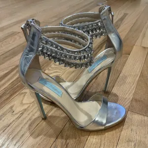 Betsey Johnson Heels SB MARRY SILVER Embellished Rhinestones Shoes Size 8