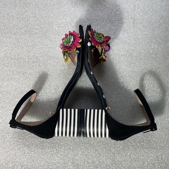 Betsey Johnson Indy 3D floral heeled sandal women's size 5.5 striped heel Betsy