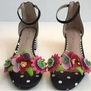 Betsey Johnson Indy 3D floral heeled sandal women's size 5.5 striped heel Betsy