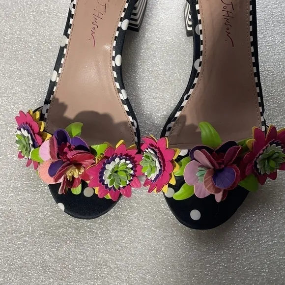 Betsey Johnson Indy 3D floral heeled sandal women's size 5.5 striped heel Betsy