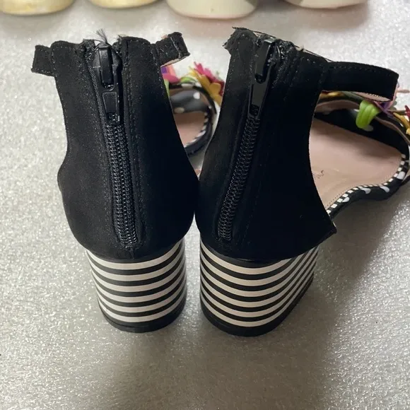 Betsey Johnson Indy 3D floral heeled sandal women's size 5.5 striped heel Betsy