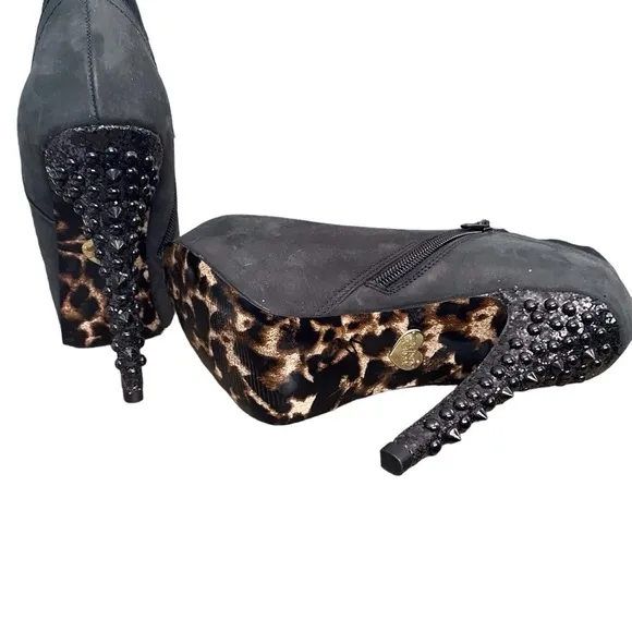 Betsy Johnson Black Leather Booties l Black Studded Platform Heels l Size 6.5