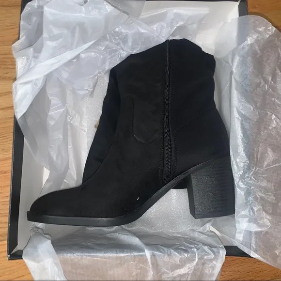 Block heel boots CL by Laundry NWT