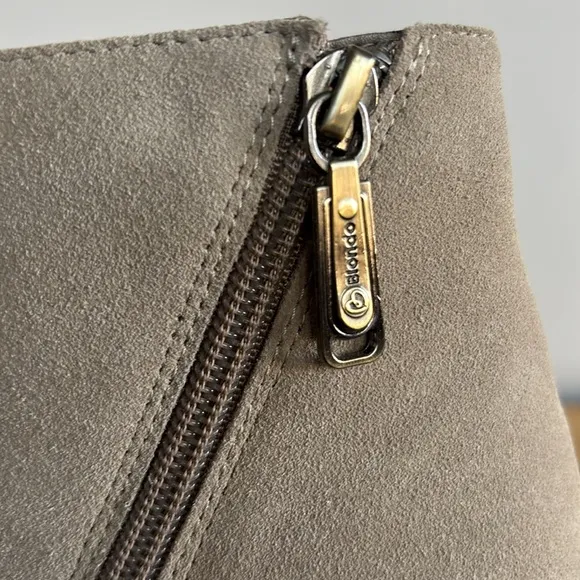Blondo Skye Gray Suede Ankle Waterproof Boots with Chunky Heel and Zipper