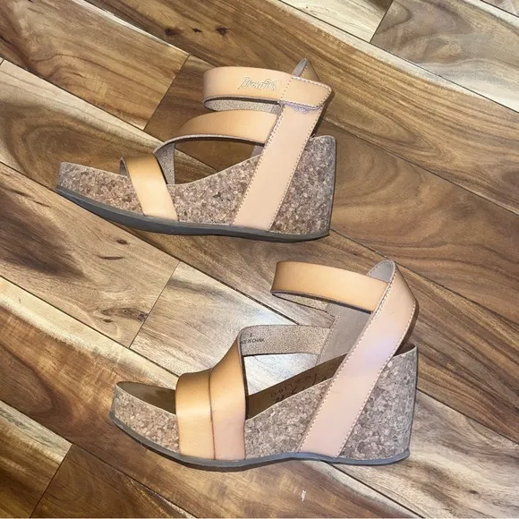 Blowfish Malibu strappy Tan Wedge Sandals