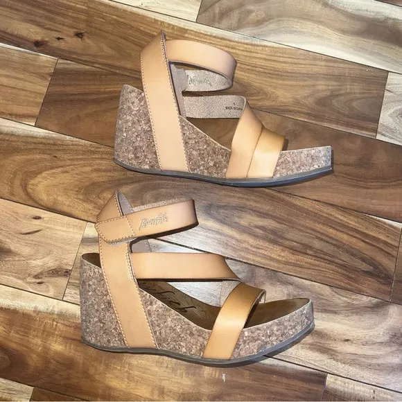 Blowfish Malibu strappy Tan Wedge Sandals