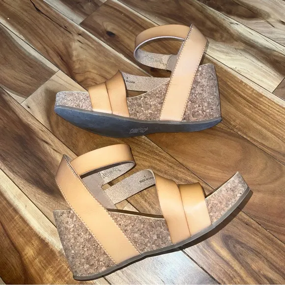Blowfish Malibu strappy Tan Wedge Sandals