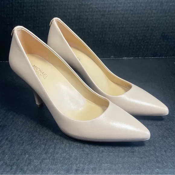 BNWOB MICHAEL KORS LIGHT NUDE HEELS SIZE 5.5M