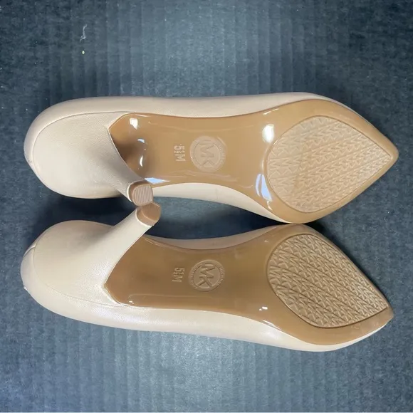BNWOB MICHAEL KORS LIGHT NUDE HEELS SIZE 5.5M