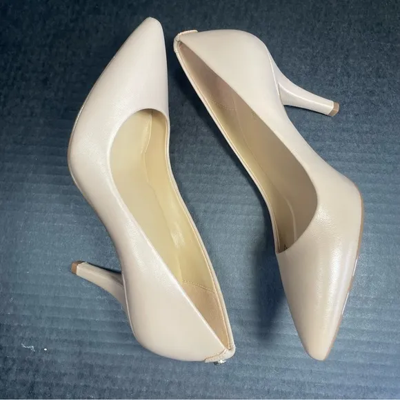 BNWOB MICHAEL KORS LIGHT NUDE HEELS SIZE 5.5M