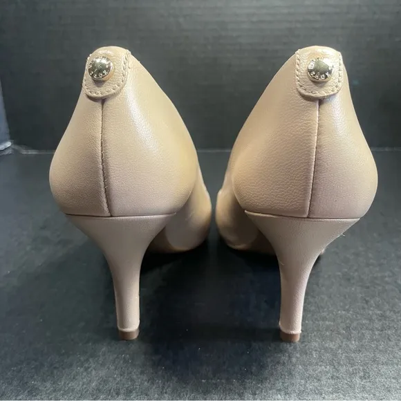 BNWOB MICHAEL KORS LIGHT NUDE HEELS SIZE 5.5M