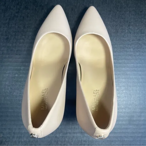 BNWOB MICHAEL KORS LIGHT NUDE HEELS SIZE 5.5M