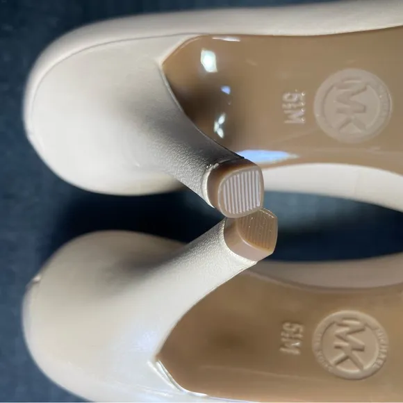 BNWOB MICHAEL KORS LIGHT NUDE HEELS SIZE 5.5M