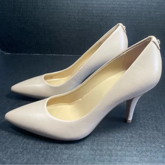 BNWOB MICHAEL KORS LIGHT NUDE HEELS SIZE 5.5M