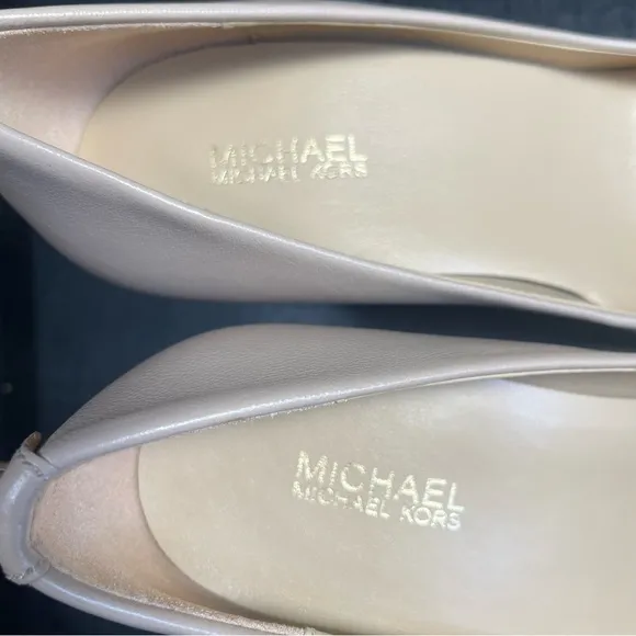 BNWOB MICHAEL KORS LIGHT NUDE HEELS SIZE 5.5M