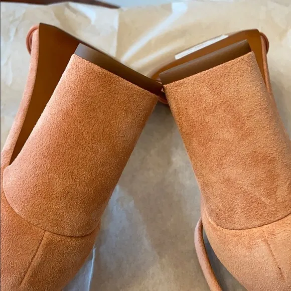 BNWT Coach Pink Peony Suede Heel Sandals