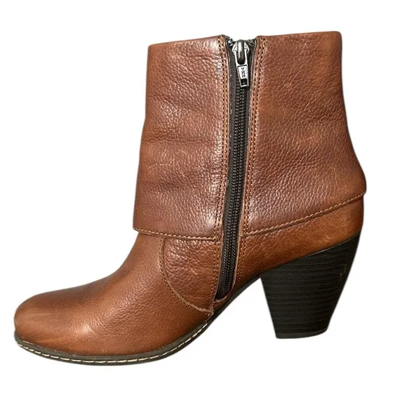B.O.C Born Concept Traipse Brown Leather Booties Cuffed Double Buckle 7/38