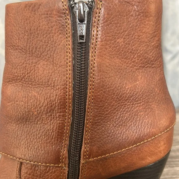 B.O.C Born Concept Traipse Brown Leather Booties Cuffed Double Buckle 7/38