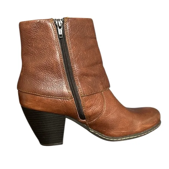 B.O.C Born Concept Traipse Brown Leather Booties Cuffed Double Buckle 7/38