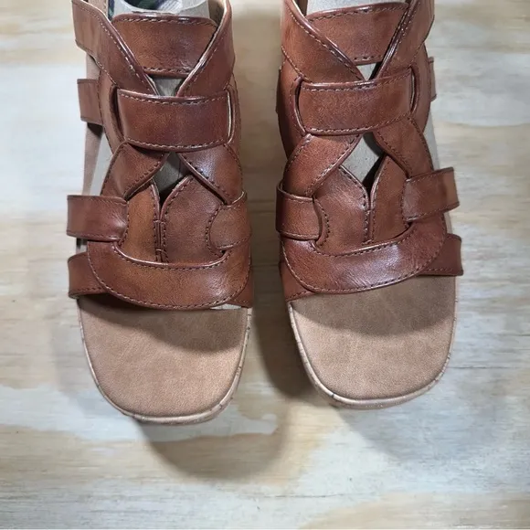 Boc Cora Brown Wedge Sandals Women’s Size 10- New in Box