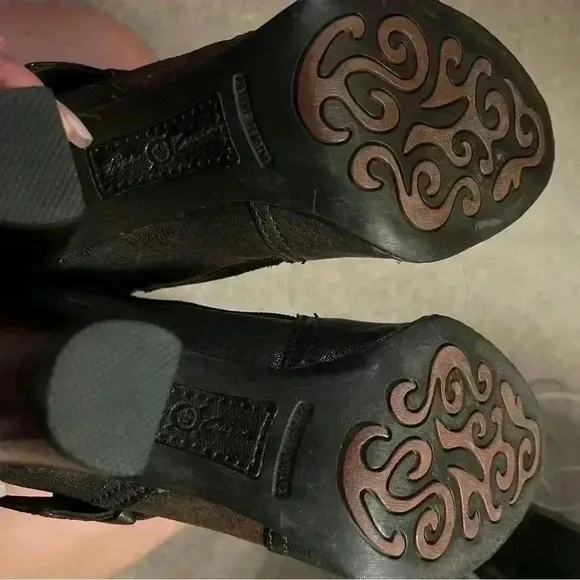 Born Crown 7M Brown Knee High Zip Up Heel Boot