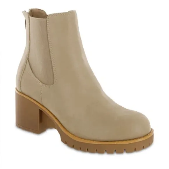 🟠Brand New Mia Amore Letty Lug Sole Chelsea Chunky Ankle Boots in Stone Size 10
