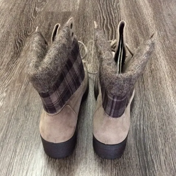 BRAND NEW NWT Tan Flannel Accent Ankle Boots 11