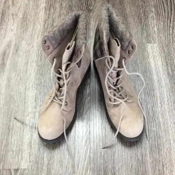 BRAND NEW NWT Tan Flannel Accent Ankle Boots 11