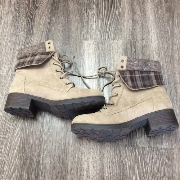 BRAND NEW NWT Tan Flannel Accent Ankle Boots 11
