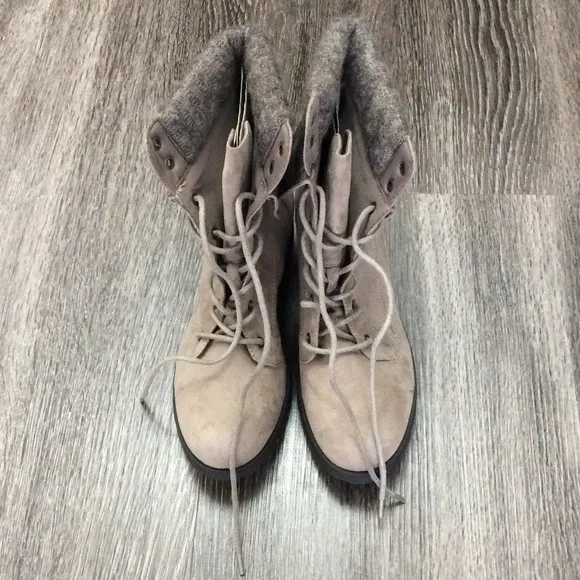 BRAND NEW NWT Tan Flannel Accent Ankle Boots 11