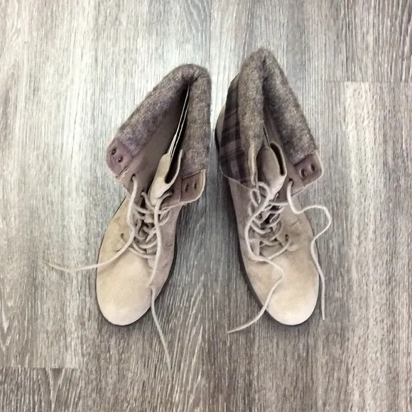 BRAND NEW NWT Tan Flannel Accent Ankle Boots 11