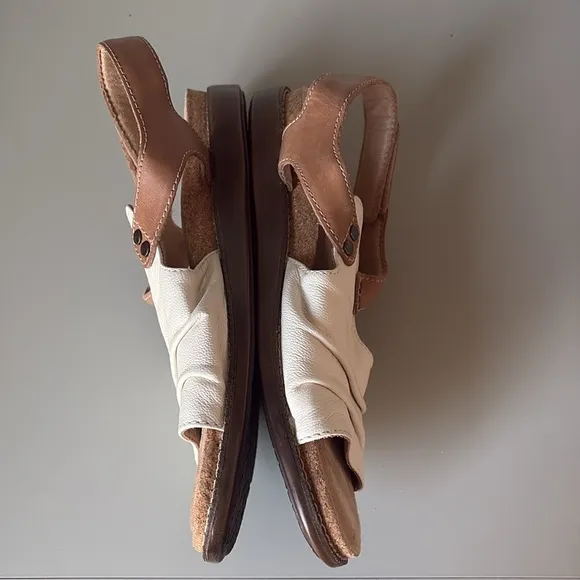 Brioso Asante Leather Sandals Size 9