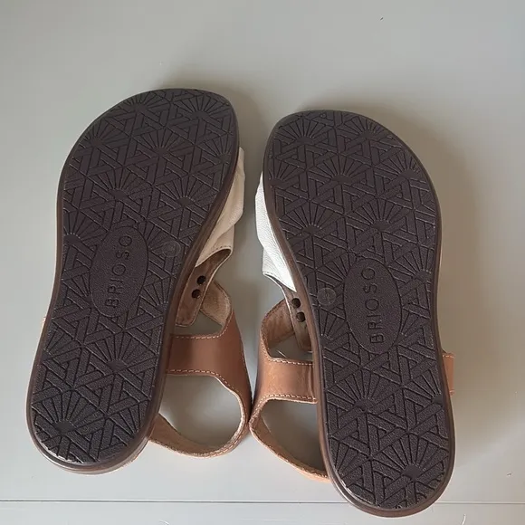 Brioso Asante Leather Sandals Size 9