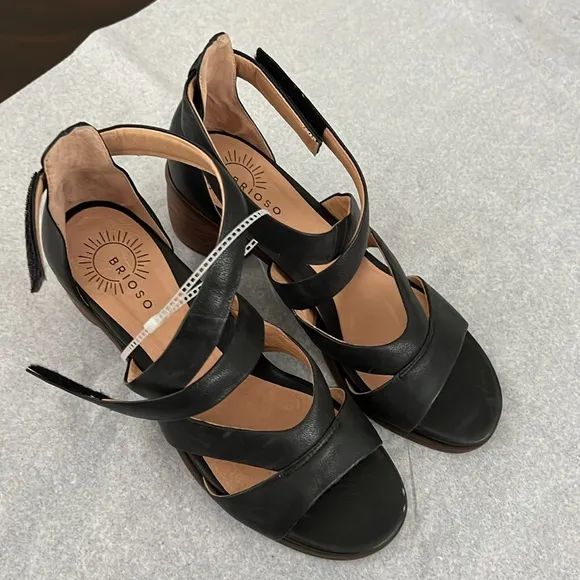 Brioso Verandah Leather Block Heel Sandals