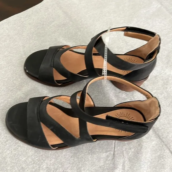 Brioso Verandah Leather Block Heel Sandals