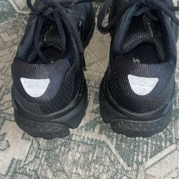 Brooks Adrenaline Gts 20 womens Running shoe size 8.5
