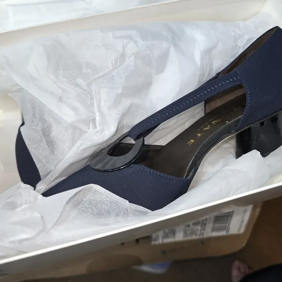 Brunate Made in Italy Flex Step Low Heel Pumps NIB w/ Dust Bag Navy Blue Size 6