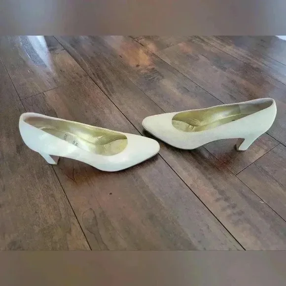 BRUNO MAGLI beige suede leather circle design  pumps  heels shoes sz 7