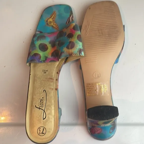 butterfly &amp; sunflower hologram sandals kitten heel women’s size 7 1/2