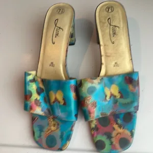 butterfly &amp; sunflower hologram sandals kitten heel women’s size 7 1/2