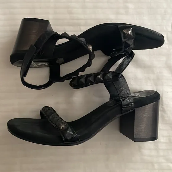 Calleen Cordero Handmade Leather Block Heel Sandals Black size 8.5