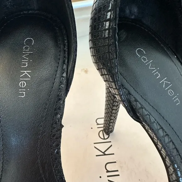 CALVIN KLEIN Vivian Patent Snake Skin Platform Heeled Open Toe Size 7M Blk Shoes