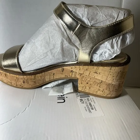 Calvin KleinWomen's Isleen Wedge Sandals