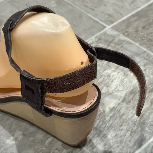 Camper Brown Leather Wedge Sandals Size 8.5 EUR 39 Hook and Loop Open Toe